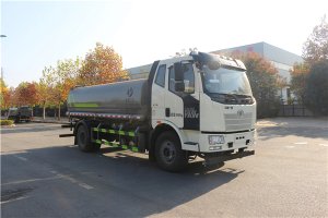 解放15方洒水车